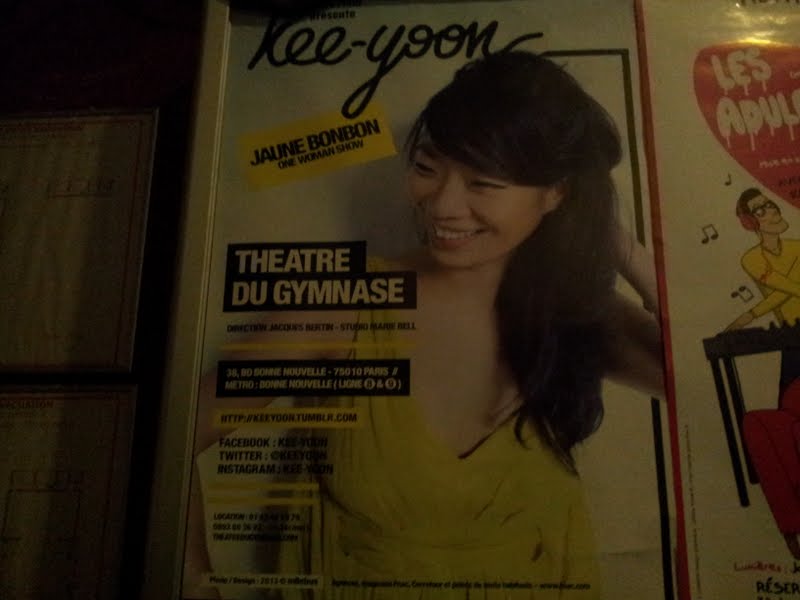 Kee-Yoon Kim présente le spectacle comique Jaune Bonbon