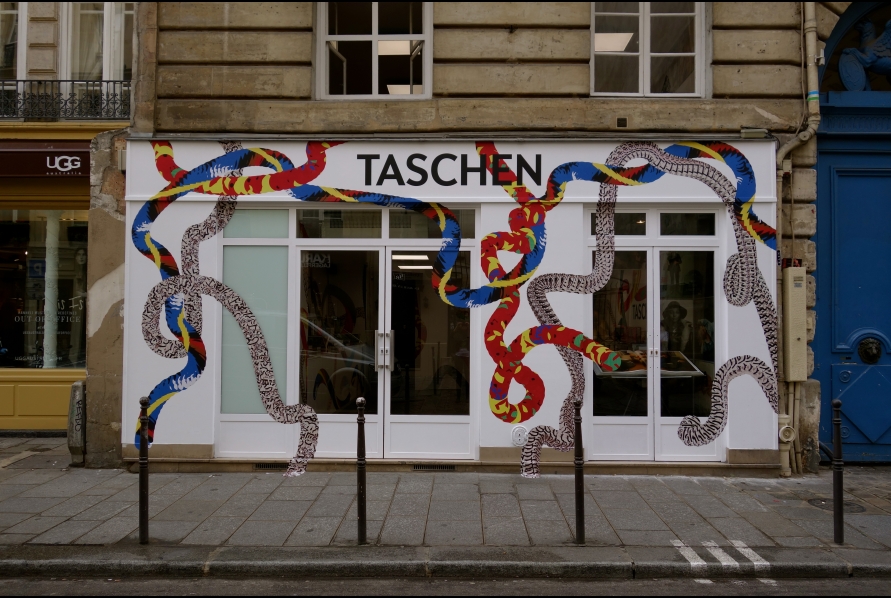 Taschen-vitrine-Marais-pop-up-store