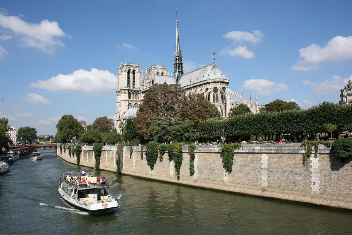 Paris-fluctuat-nec-mergitur