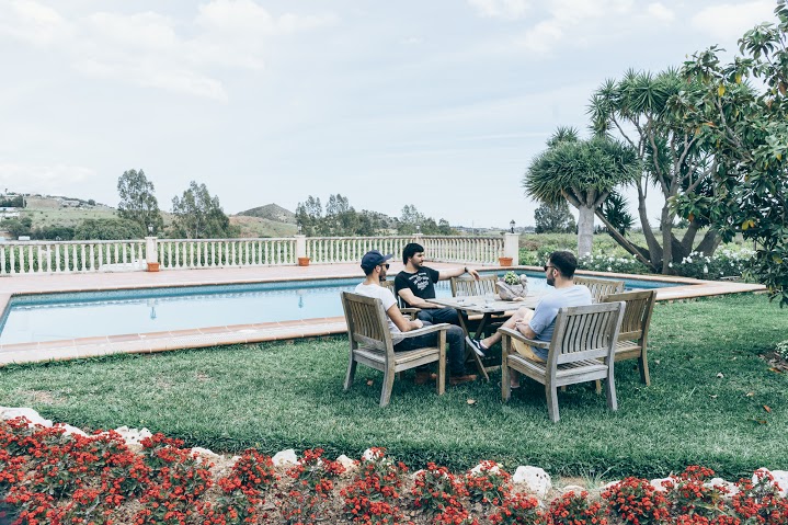 Chilling au bord de la piscine à la Hacienda L'Esperanza 