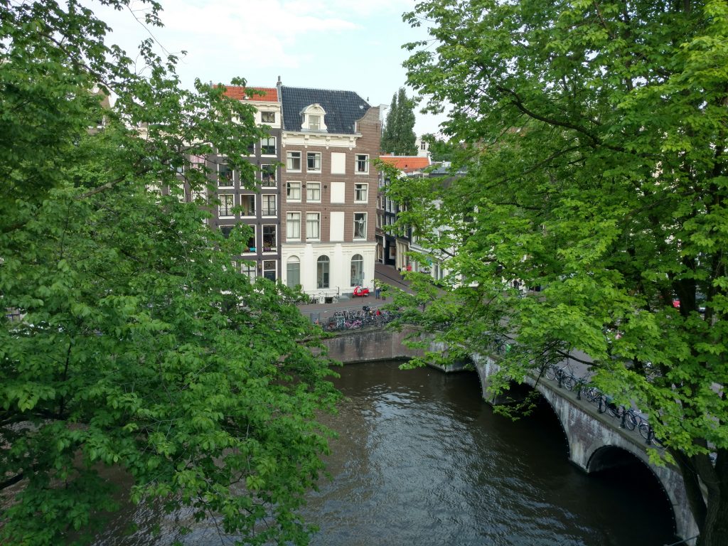 Vue sur les canaux Amsterdam