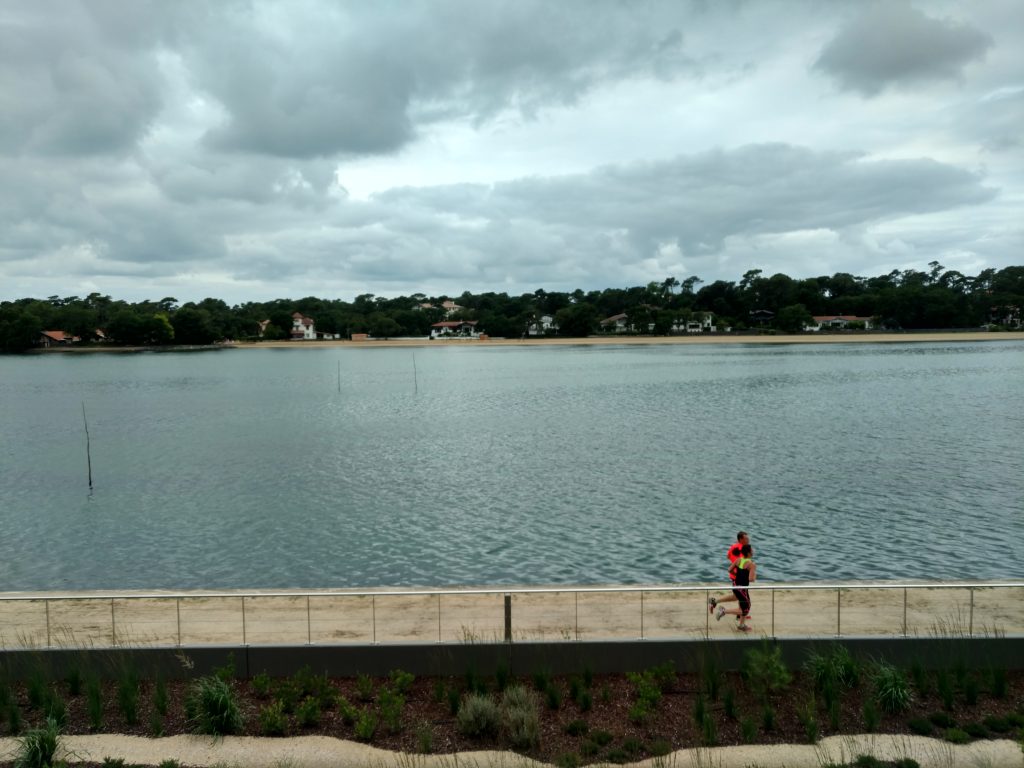 Vue sur le lac jogging