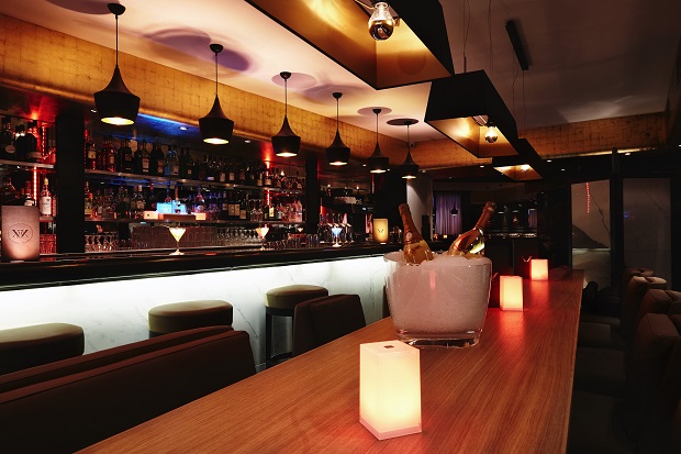 Vingt-2 : Quand Un Blogueur Lifestyle Teste un Nouveau Restaurant, Dit-Il la Vérité ?