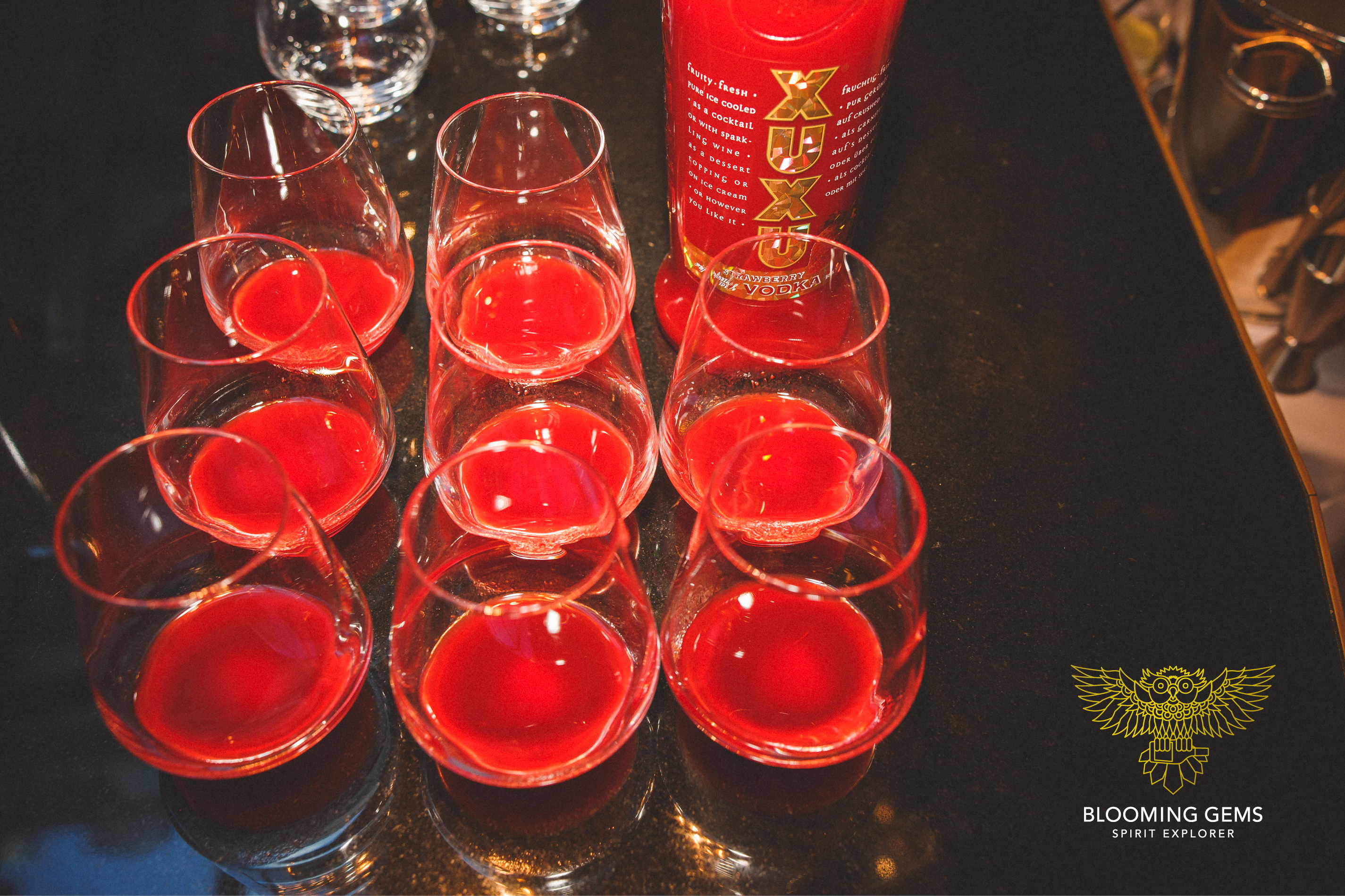 Shots de Xuxu, la liqueur à la vodka fraise