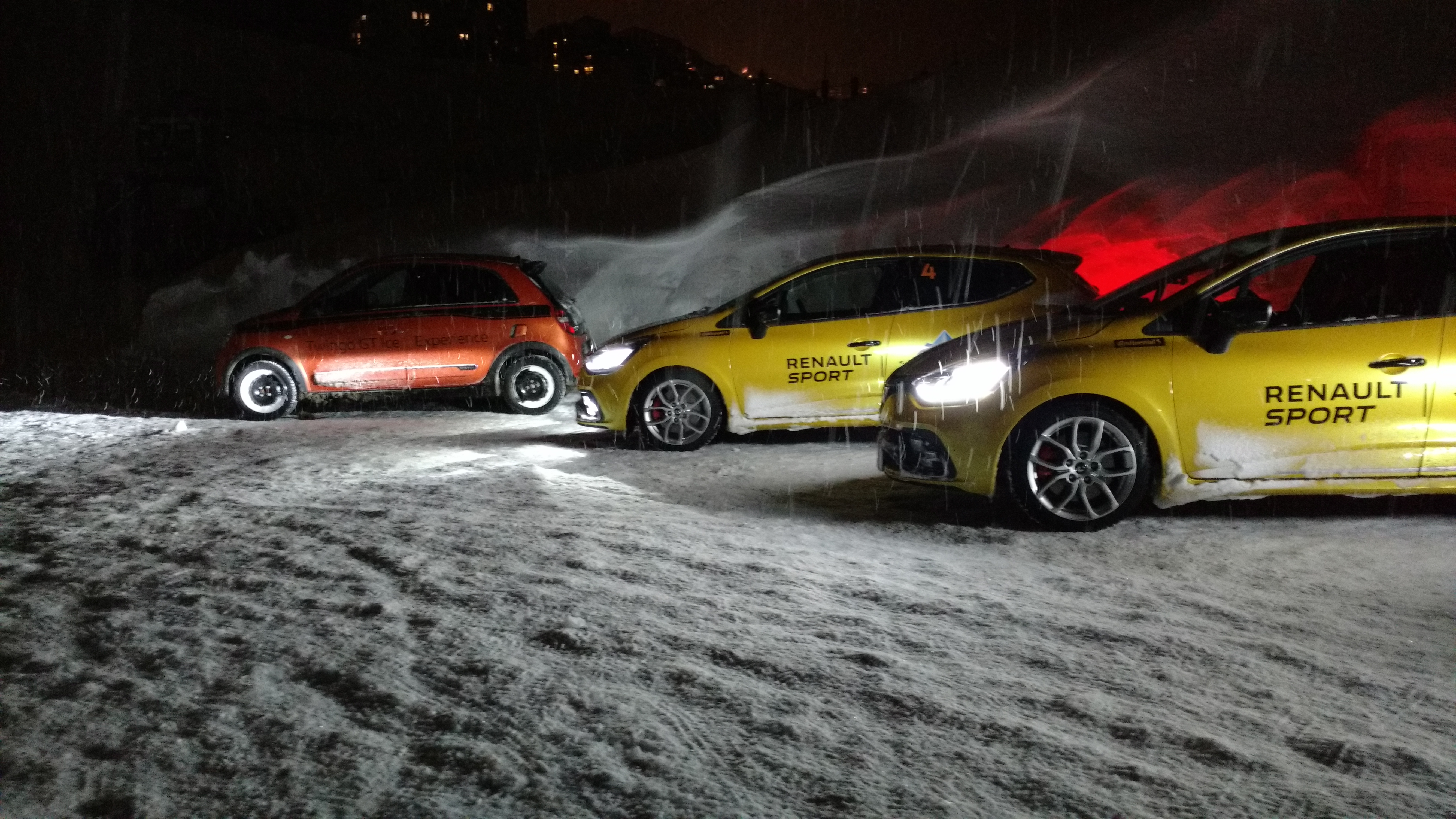 Ice driving Renault Sport la nuit