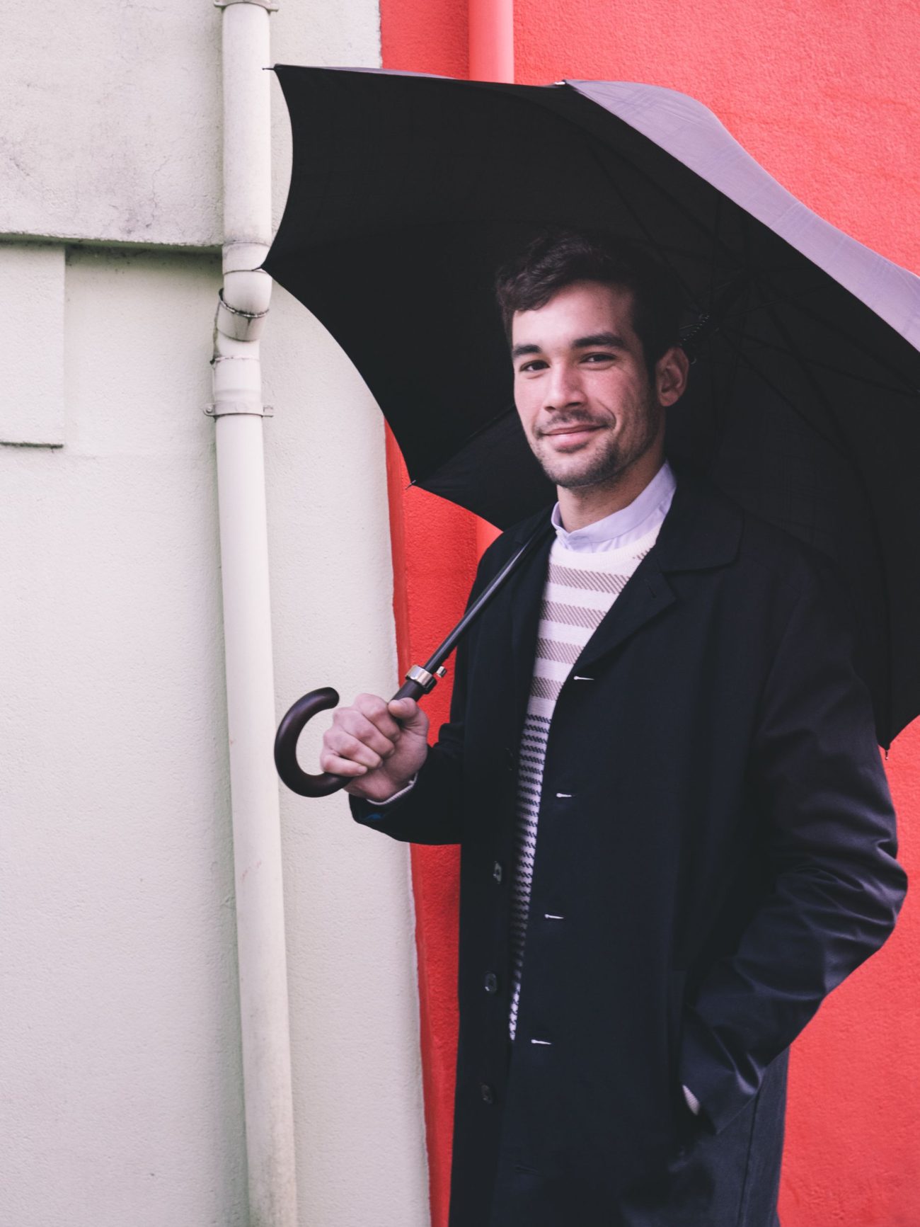 comment porter un parapluie comme un homme