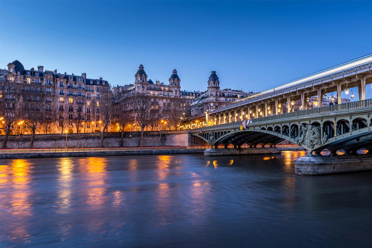 24s.com : le luxe de Paris, partout, tout le temps.